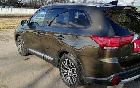 Mitsubishi Outlander III рестайлинг 3, 2017 год, 2 430 000 рублей, 3 фотография