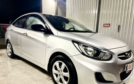 Hyundai Solaris II рестайлинг, 2011 год, 800 000 рублей, 12 фотография