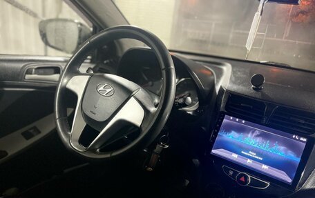 Hyundai Solaris II рестайлинг, 2011 год, 800 000 рублей, 18 фотография