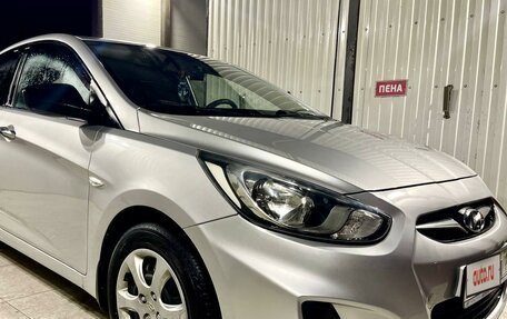 Hyundai Solaris II рестайлинг, 2011 год, 800 000 рублей, 32 фотография