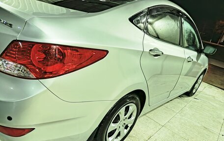 Hyundai Solaris II рестайлинг, 2011 год, 800 000 рублей, 27 фотография