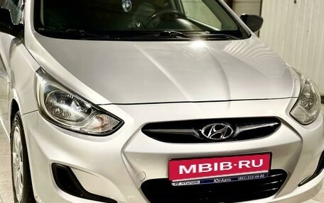 Hyundai Solaris II рестайлинг, 2011 год, 800 000 рублей, 16 фотография