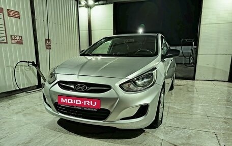 Hyundai Solaris II рестайлинг, 2011 год, 800 000 рублей, 23 фотография