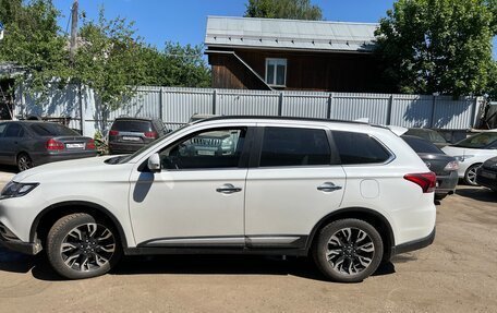 Mitsubishi Outlander III рестайлинг 3, 2021 год, 3 100 000 рублей, 3 фотография