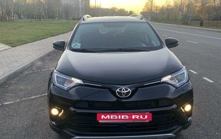 Toyota RAV4, 2017 год, 2 800 000 рублей, 2 фотография