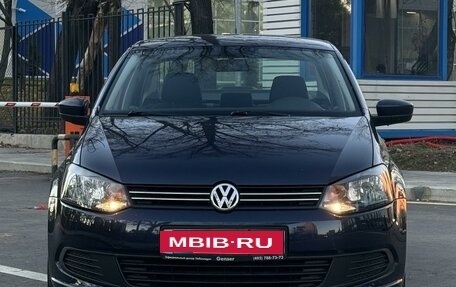 Volkswagen Polo VI (EU Market), 2011 год, 1 090 000 рублей, 1 фотография