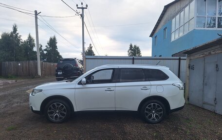 Mitsubishi Outlander III рестайлинг 3, 2014 год, 1 300 000 рублей, 6 фотография