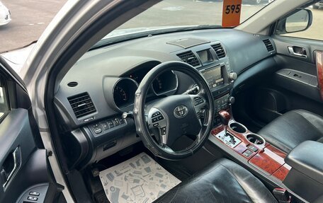 Toyota Highlander III, 2012 год, 2 599 000 рублей, 10 фотография