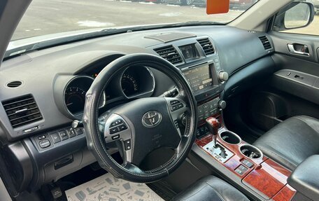 Toyota Highlander III, 2012 год, 2 599 000 рублей, 11 фотография