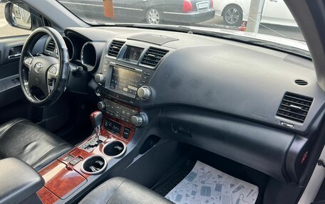 Toyota Highlander III, 2012 год, 2 599 000 рублей, 13 фотография