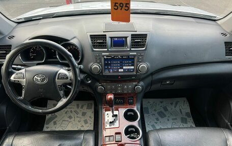 Toyota Highlander III, 2012 год, 2 599 000 рублей, 16 фотография