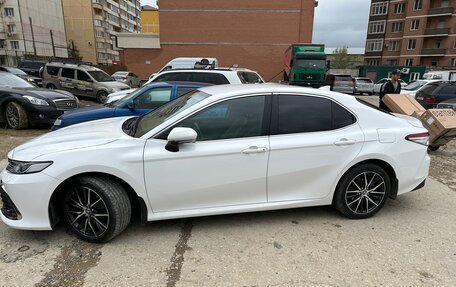 Toyota Camry, 2021 год, 3 050 000 рублей, 2 фотография