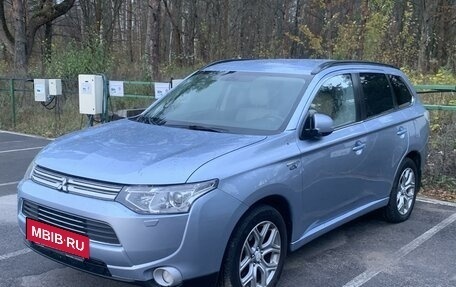 Mitsubishi Outlander III рестайлинг 3, 2014 год, 2 180 000 рублей, 2 фотография