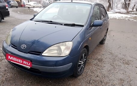 Toyota Prius IV XW50, 2000 год, 210 000 рублей, 2 фотография