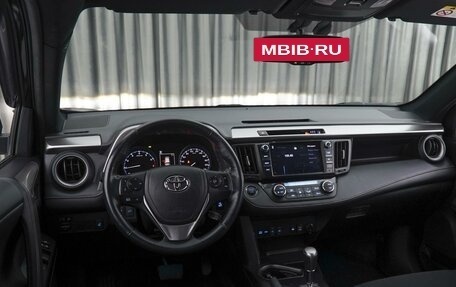 Toyota RAV4, 2018 год, 3 299 000 рублей, 6 фотография