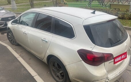 Opel Astra J, 2013 год, 890 000 рублей, 1 фотография