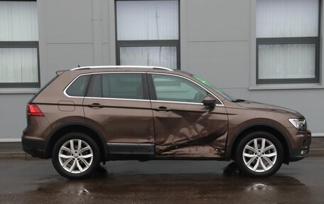 Volkswagen Tiguan II, 2020 год, 2 399 000 рублей, 4 фотография