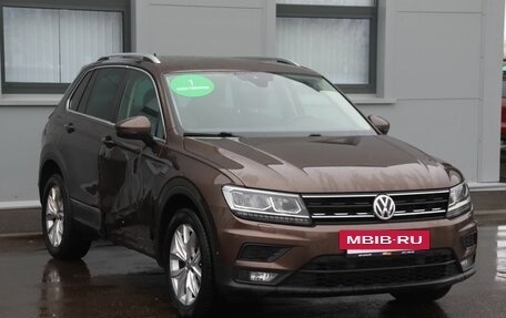 Volkswagen Tiguan II, 2020 год, 2 399 000 рублей, 3 фотография