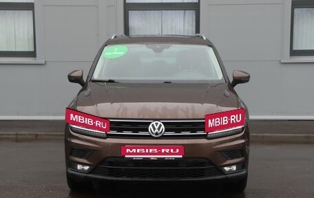 Volkswagen Tiguan II, 2020 год, 2 399 000 рублей, 2 фотография