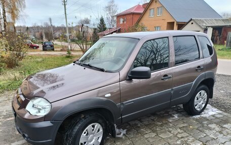 Chevrolet Niva I рестайлинг, 2018 год, 850 000 рублей, 5 фотография