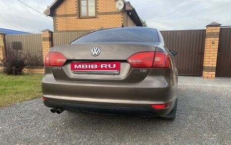 Volkswagen Jetta VI, 2011 год, 890 000 рублей, 4 фотография