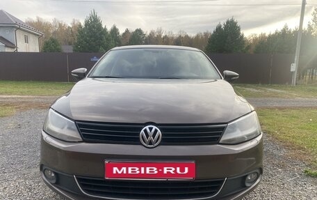 Volkswagen Jetta VI, 2011 год, 890 000 рублей, 2 фотография