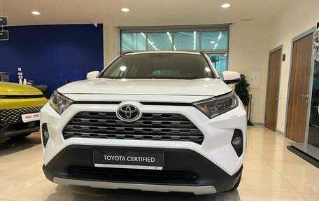 Toyota RAV4, 2020 год, 3 699 000 рублей, 2 фотография