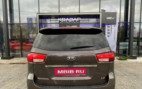 KIA Sedona III, 2016 год, 2 200 000 рублей, 7 фотография