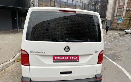 Volkswagen Caravelle T6 рестайлинг, 2017 год, 2 100 000 рублей, 6 фотография