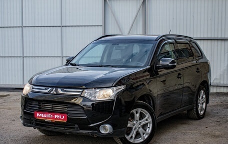 Mitsubishi Outlander III рестайлинг 3, 2013 год, 1 700 000 рублей, 1 фотография