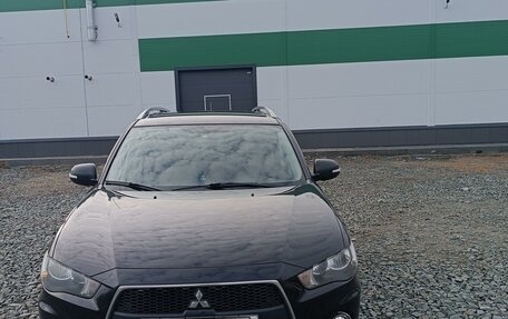 Mitsubishi Outlander III рестайлинг 3, 2010 год, 1 650 000 рублей, 3 фотография