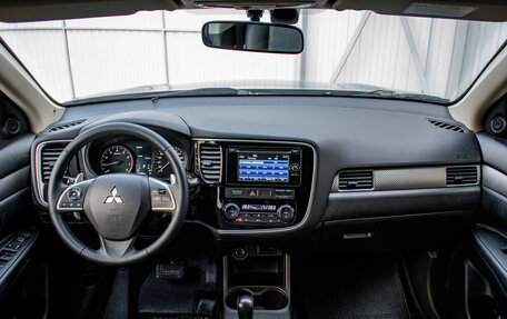 Mitsubishi Outlander III рестайлинг 3, 2013 год, 1 700 000 рублей, 11 фотография