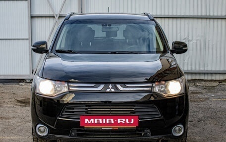 Mitsubishi Outlander III рестайлинг 3, 2013 год, 1 700 000 рублей, 2 фотография