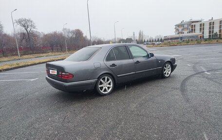 Mercedes-Benz E-Класс, 1997 год, 350 000 рублей, 2 фотография