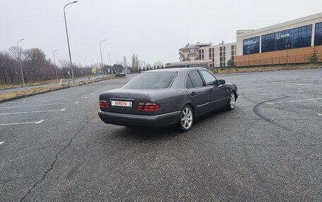 Mercedes-Benz E-Класс, 1997 год, 350 000 рублей, 3 фотография