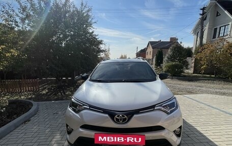 Toyota RAV4, 2018 год, 3 100 000 рублей, 2 фотография