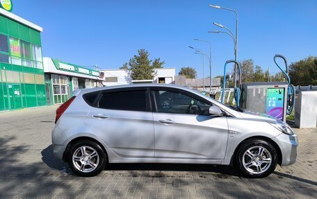 Hyundai Solaris II рестайлинг, 2012 год, 800 000 рублей, 2 фотография