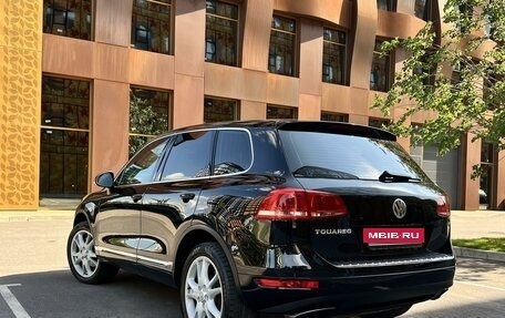 Volkswagen Touareg III, 2011 год, 1 950 000 рублей, 2 фотография