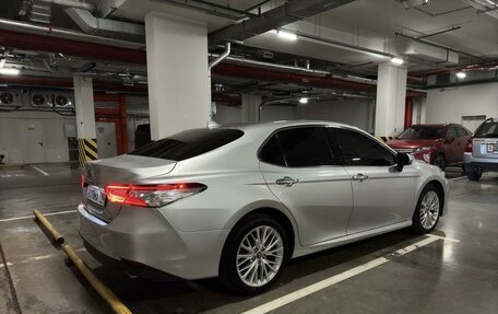 Toyota Camry, 2019 год, 3 200 000 рублей, 4 фотография