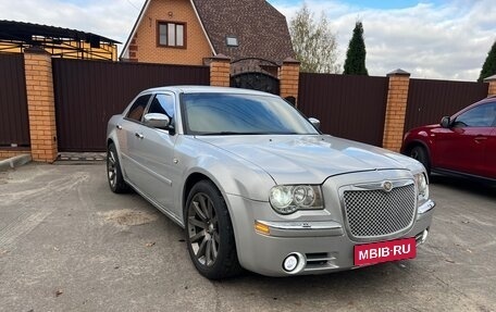 Chrysler 300C II, 2005 год, 900 000 рублей, 1 фотография