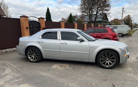 Chrysler 300C II, 2005 год, 900 000 рублей, 3 фотография