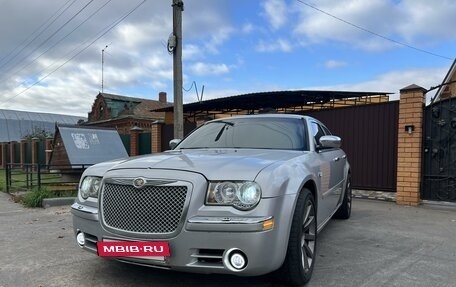 Chrysler 300C II, 2005 год, 900 000 рублей, 2 фотография