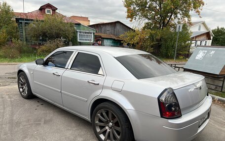 Chrysler 300C II, 2005 год, 900 000 рублей, 5 фотография