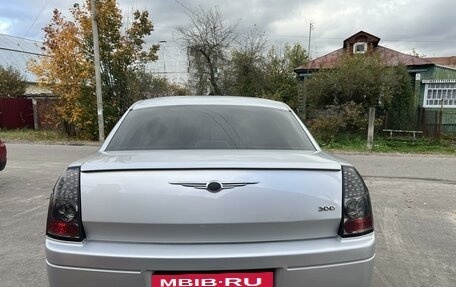 Chrysler 300C II, 2005 год, 900 000 рублей, 7 фотография