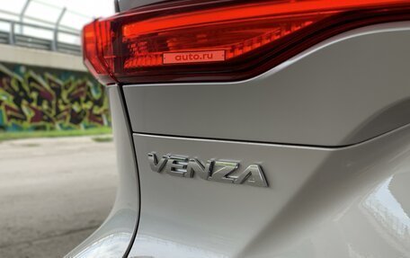 Toyota Venza, 2023 год, 5 999 999 рублей, 13 фотография