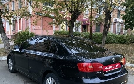 Volkswagen Jetta VI, 2013 год, 1 380 000 рублей, 2 фотография