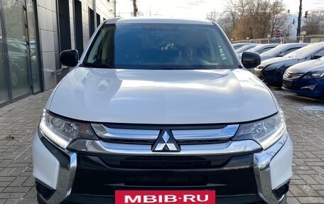 Mitsubishi Outlander III рестайлинг 3, 2018 год, 2 185 000 рублей, 2 фотография