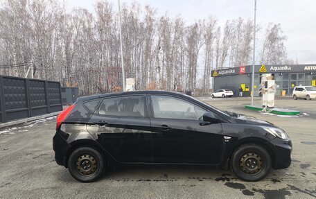 Hyundai Solaris II рестайлинг, 2013 год, 890 000 рублей, 4 фотография