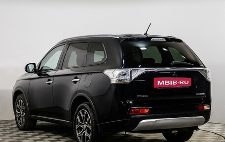 Mitsubishi Outlander III рестайлинг 3, 2014 год, 1 829 000 рублей, 7 фотография