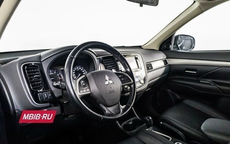 Mitsubishi Outlander III рестайлинг 3, 2014 год, 1 829 000 рублей, 11 фотография